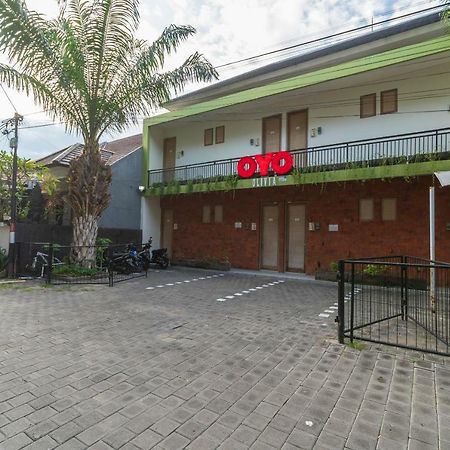 Oyo 697 Olivia Inn Denpasar ليجيان المظهر الخارجي الصورة