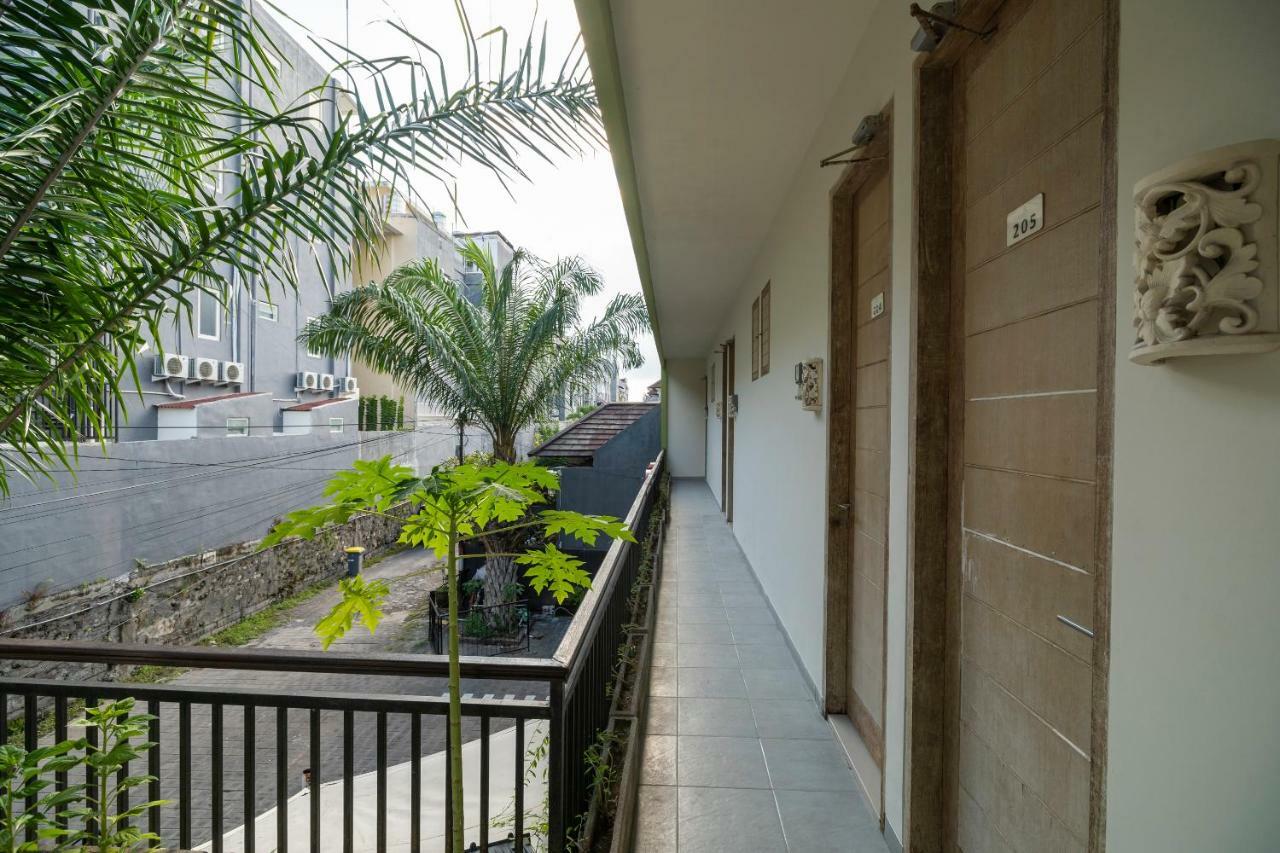 Oyo 697 Olivia Inn Denpasar ليجيان المظهر الخارجي الصورة