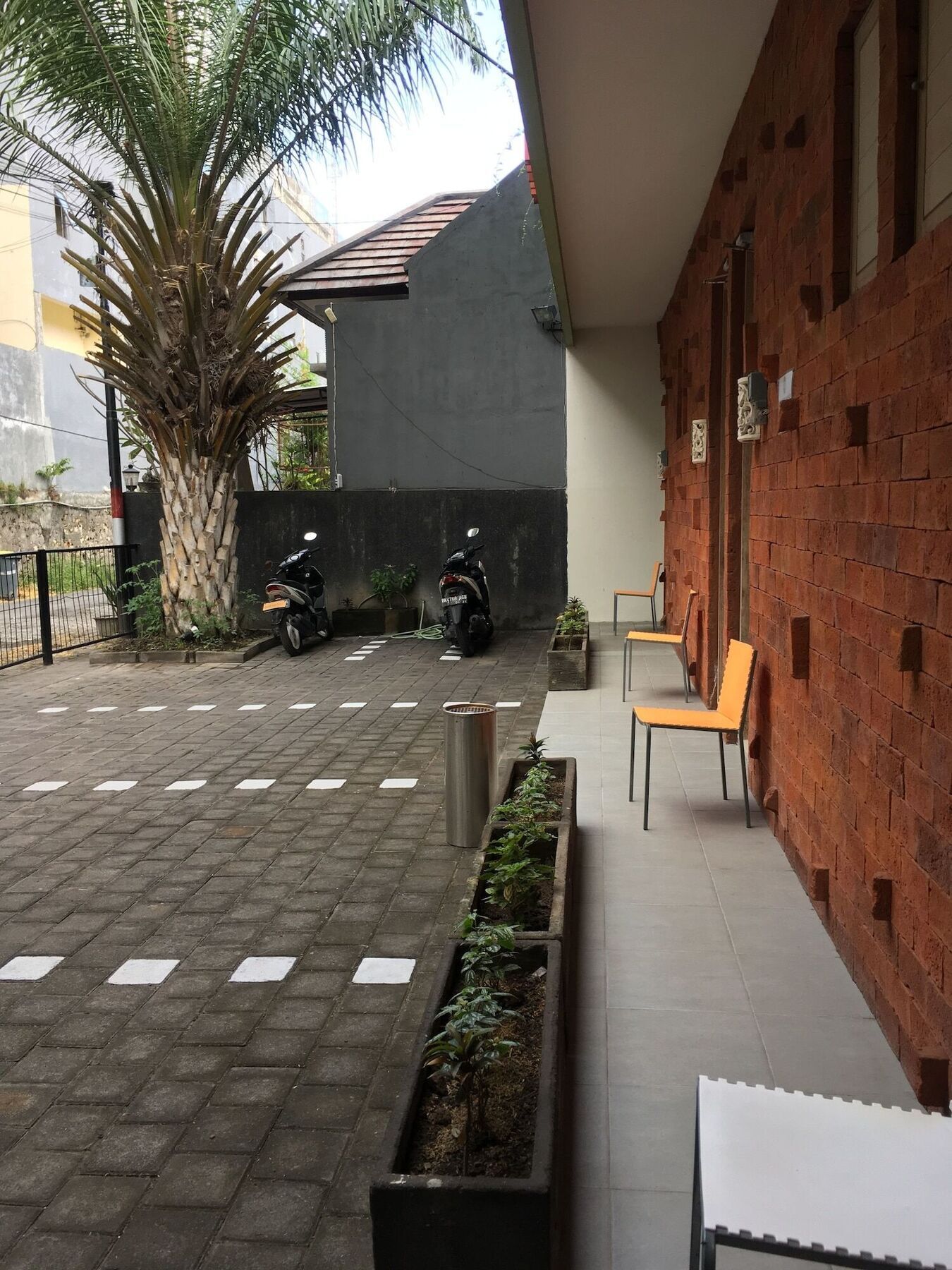 Oyo 697 Olivia Inn Denpasar ليجيان المظهر الخارجي الصورة
